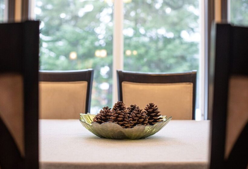 Mountain Gateway By Revelstoke Vacations