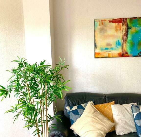 Ruhige Und Erholsame Wohnung Mit Balkon