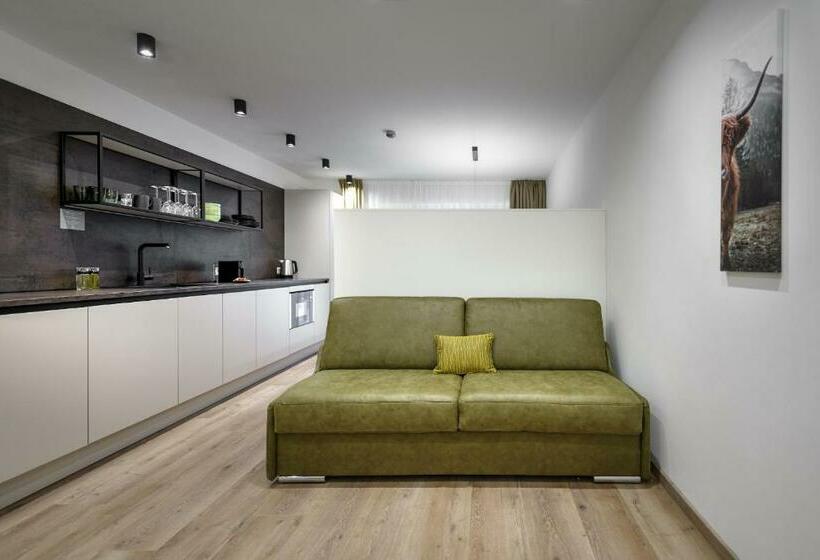 Sambock Quarter Pustrabase