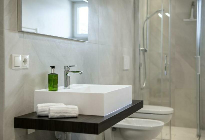 Sambock Quarter Pustrabase