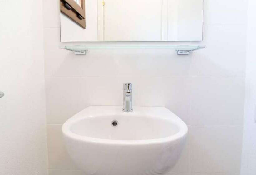 Welcomely Xenia Boutique