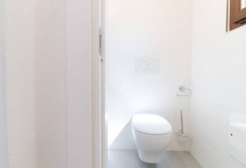 Welcomely Xenia Boutique