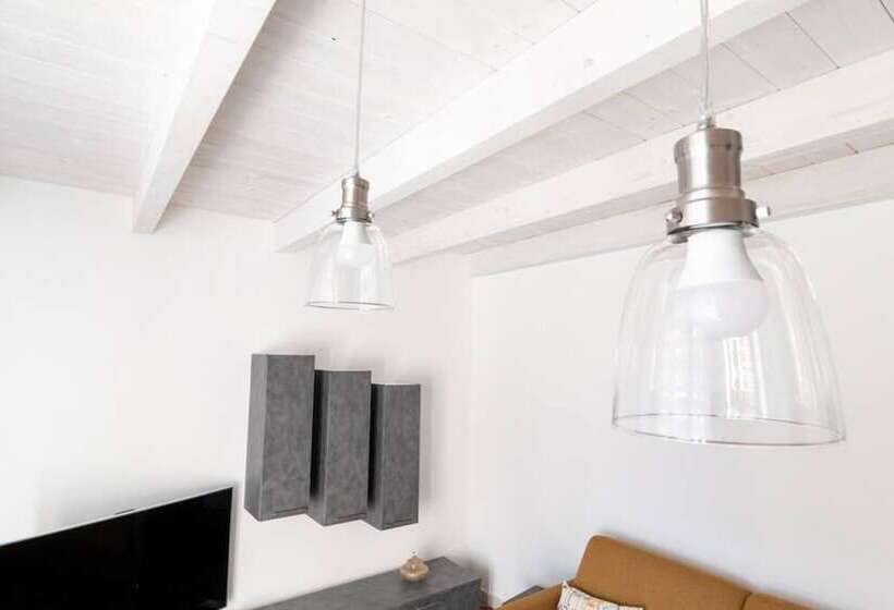 Welcomely Xenia Boutique