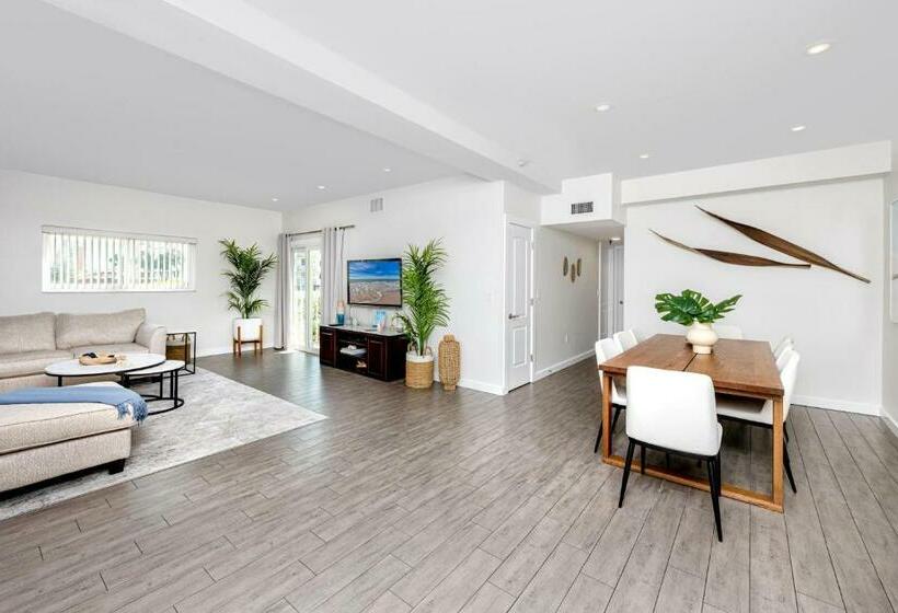 #1 Stunning Ocean View Completely Remodeled Luxury Condo With Huge Balcony