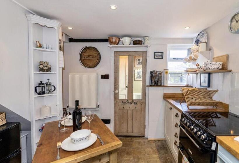 2 Fox Cottage, Darsham