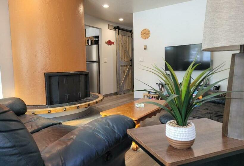 Alaskan Pipeline Place