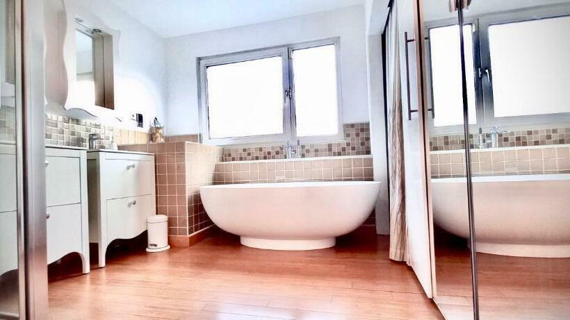 Amara House, Cambridge