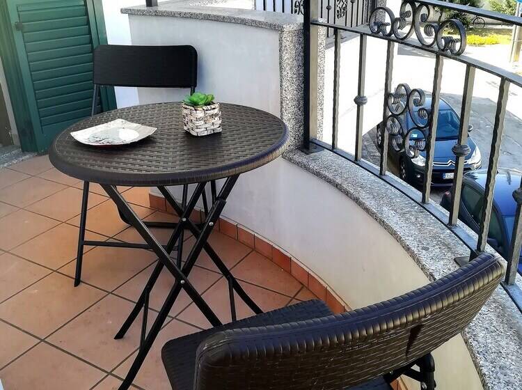 Bright Apartment A Few Km From The Sea