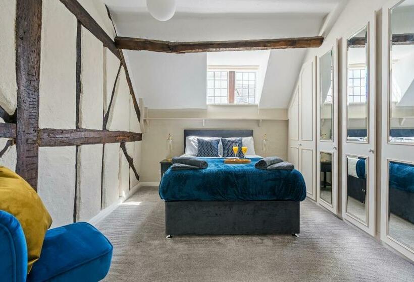 Characteristic 4 Bed Apartment In The Heart Of Windsor