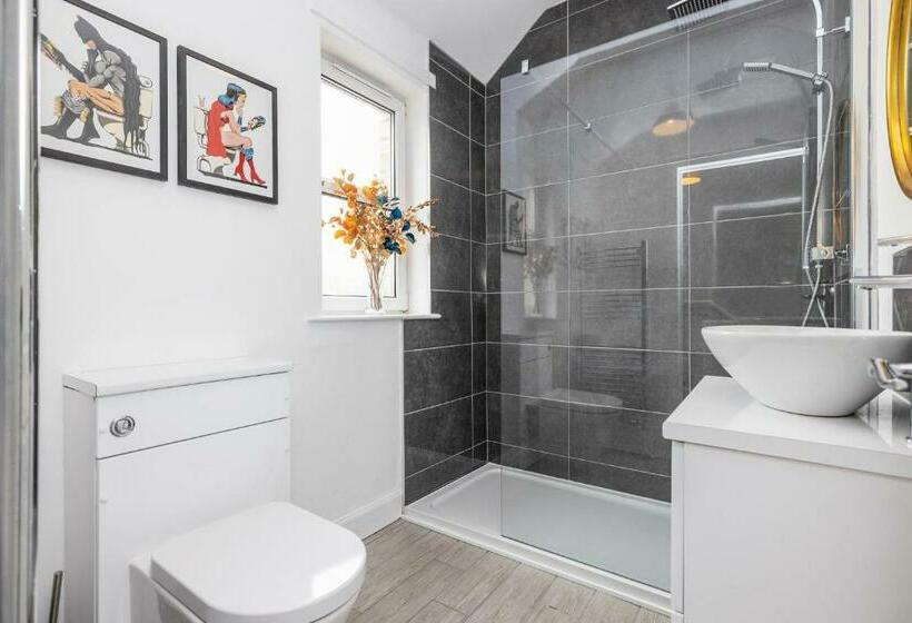 Cosy Town Centre Cottage