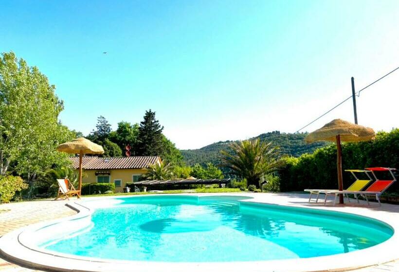 Cottage With Private Pool