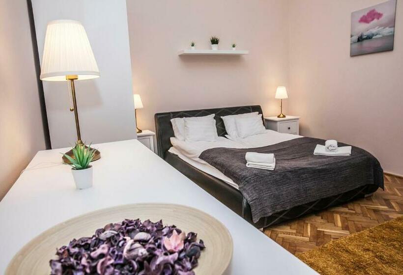 Fullmoon Apartments 1