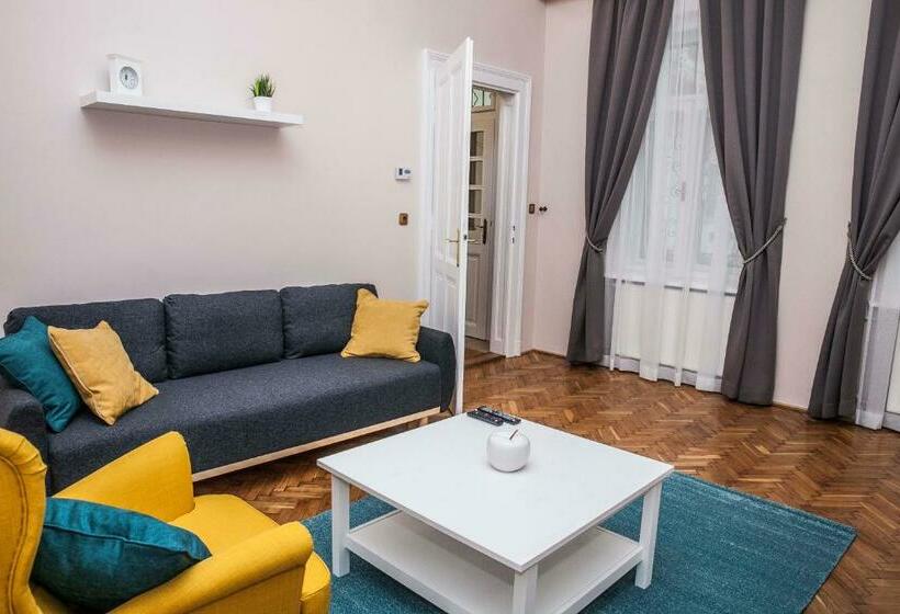 Fullmoon Apartments 1