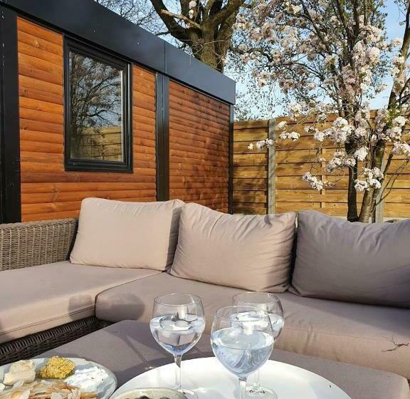 Houten Huisje Tussen Paarden