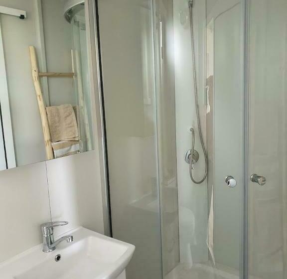 Houten Huisje Tussen Paarden