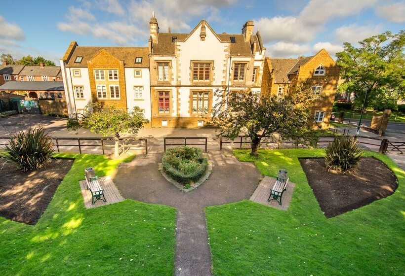 Inviting 1 Bed Apartment In Banbury