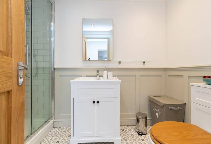 Inviting 1 Bed Apartment In Banbury