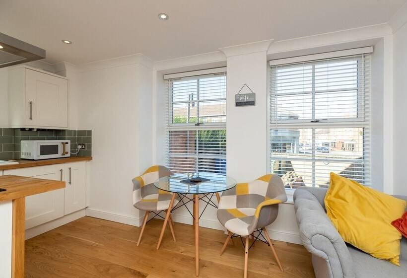 Inviting 1 Bed Apartment In Banbury