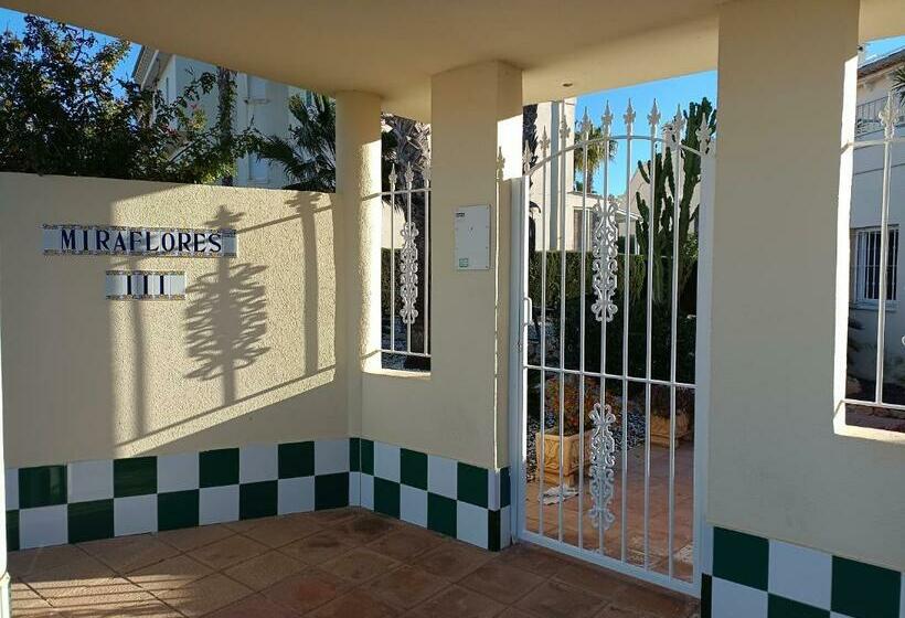 Maison Entiere Avec Piscine, Wifi, Grand Solarium Et Terrain Arbore