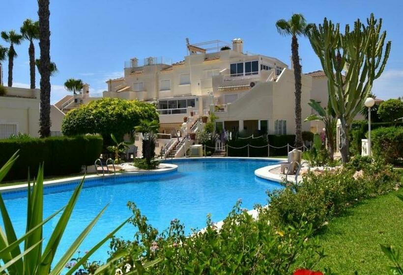 Maison Entiere Avec Piscine, Wifi, Grand Solarium Et Terrain Arbore