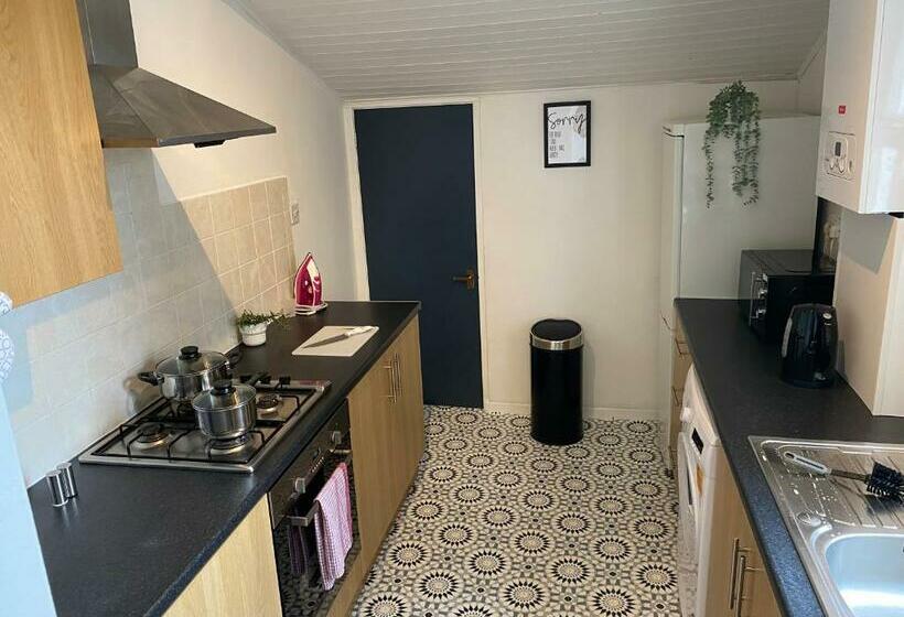 Rawling   Canny 2 Bed Flat Close To Ncle Free Wifi & Parking