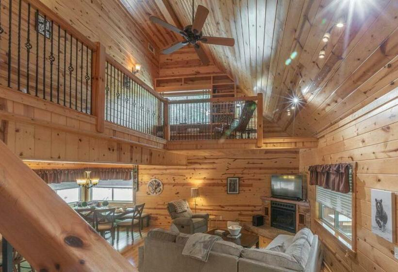 Saltys Cabin In The Clough