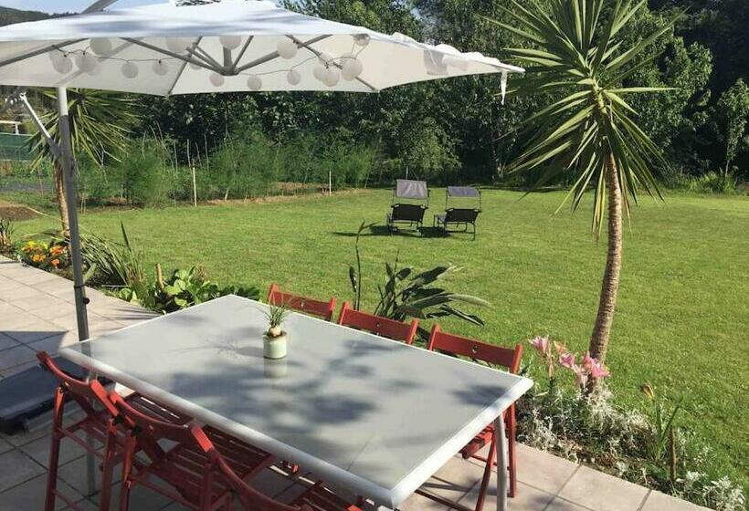 Santiago By The Sea, Entre Mar Y Campo