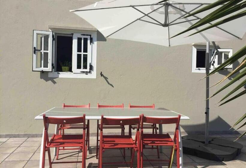 Santiago By The Sea, Entre Mar Y Campo