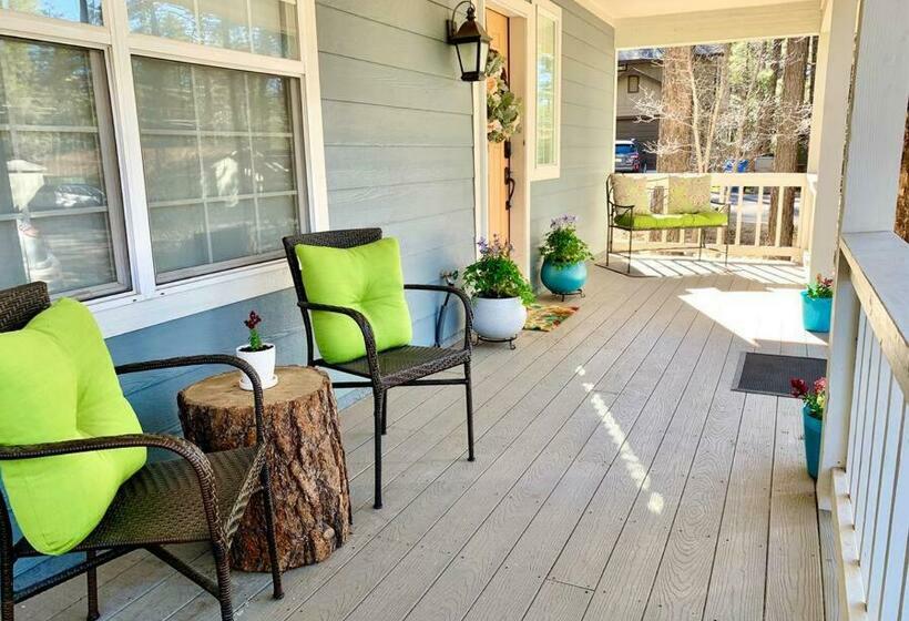 The Comforts Inn: Mountain Escape