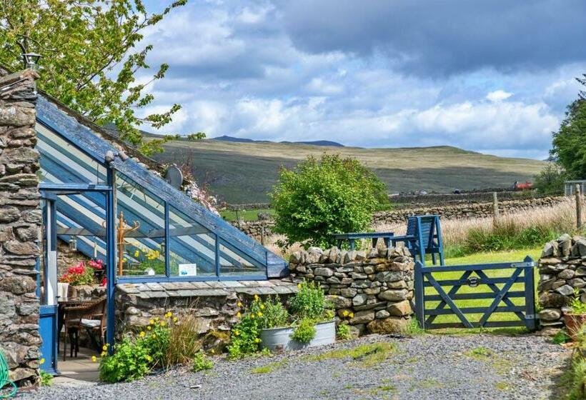 Finest Retreats   Woodend   The Schoolhouse