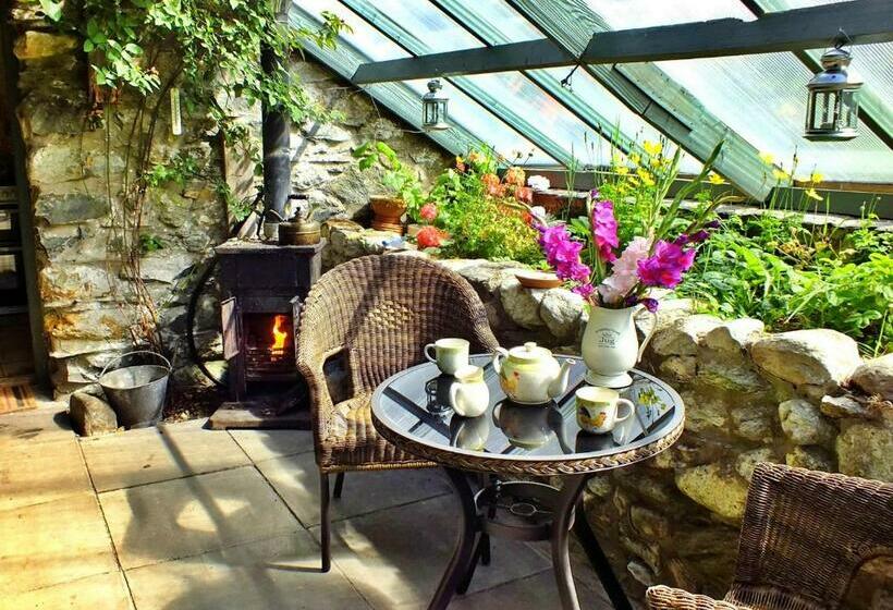 Finest Retreats   Woodend   The Schoolhouse