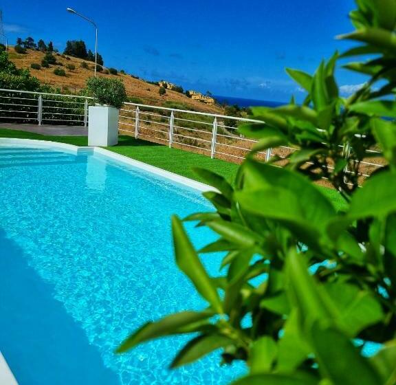 Alloggio Affascinante Con Piscina Vista Mare