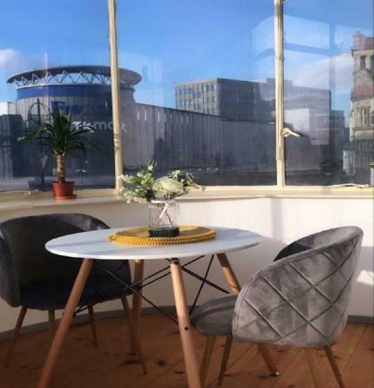 Doncaster City Centre Deluxe Whole Apartment Sleeps 4 D2