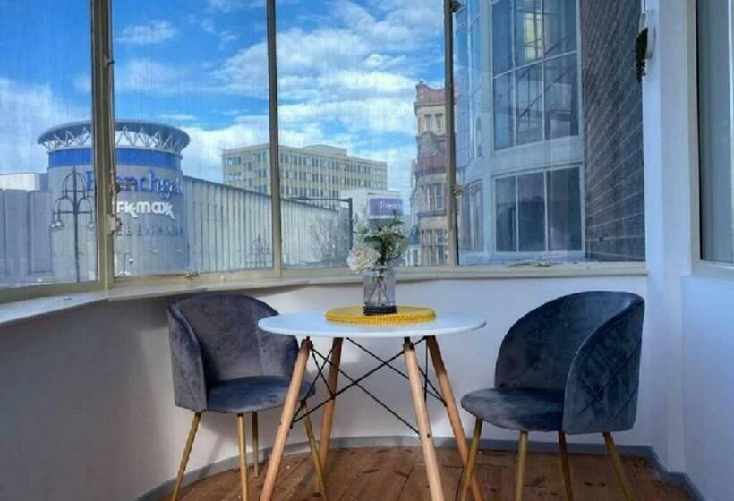 Doncaster City Centre Deluxe Whole Apartment Sleeps 4 D2