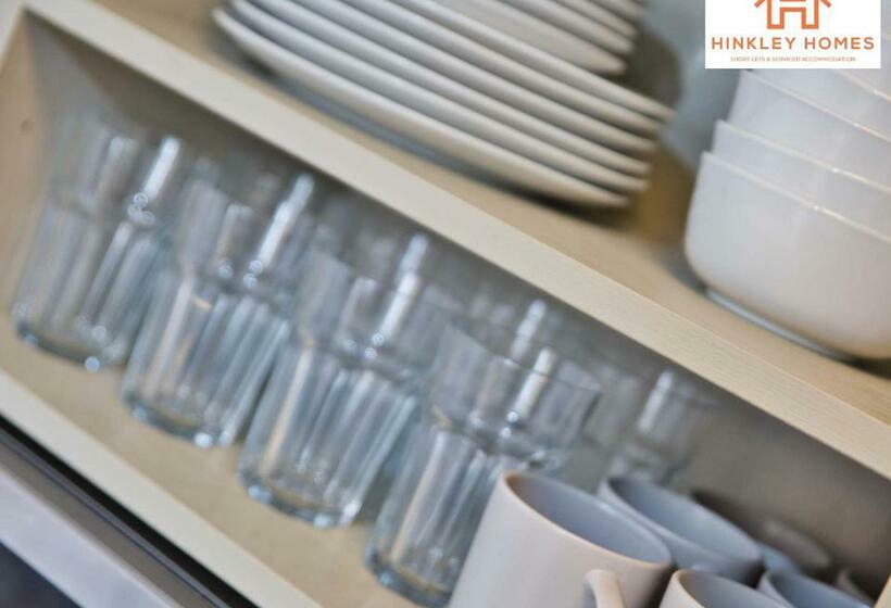 Centrally Tucked Away Private 4bed   Free Parking! By Hinkley Homes Short Lets & Serviced Accommodat