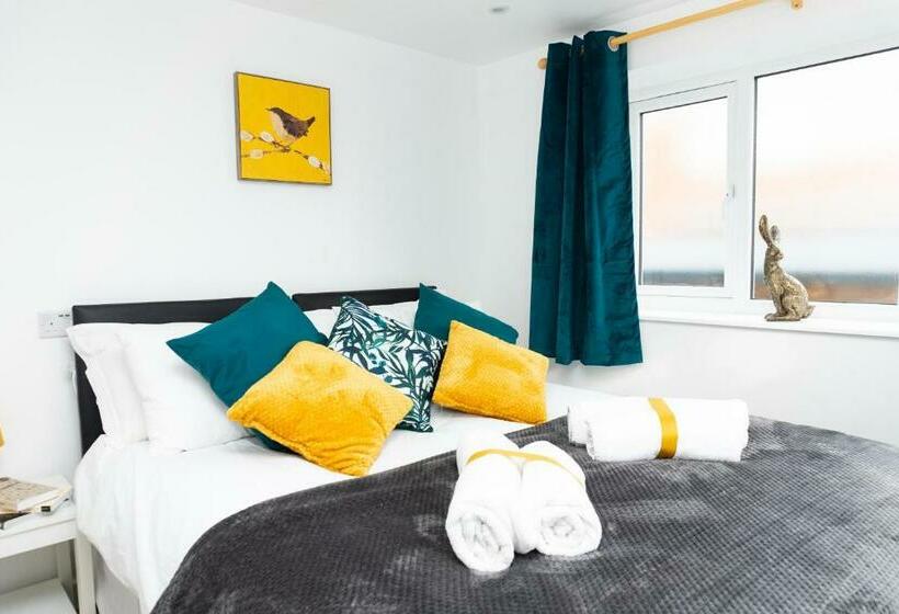 Kelston View By Cliftonvalley Apartments