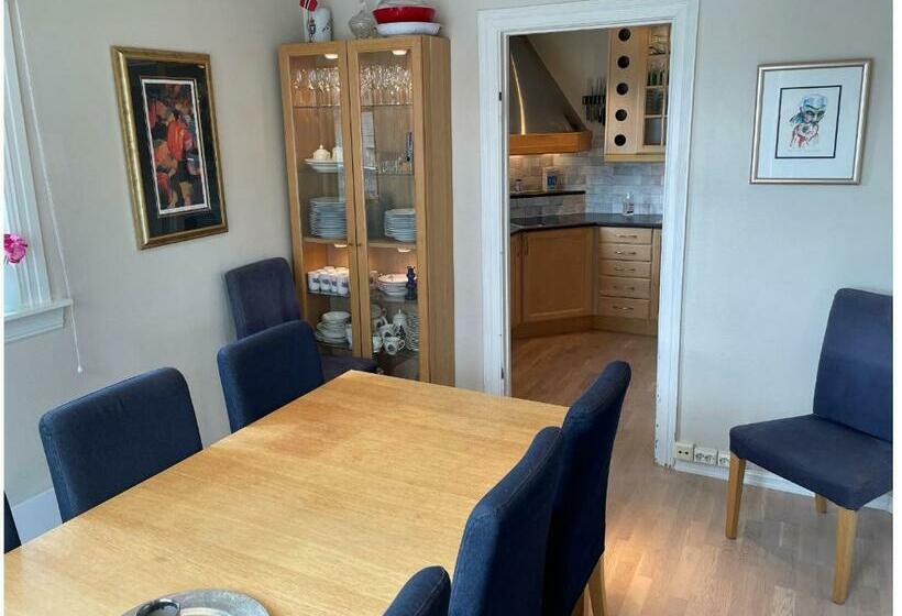 Måløy City Center   Château Kvalheim