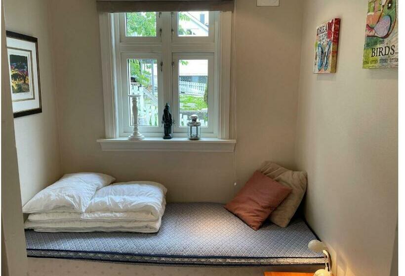 Måløy City Center   Château Kvalheim