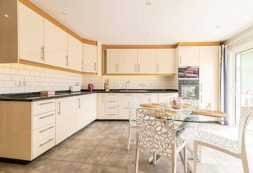 Penthouse Manureva By Pajarito Holidays