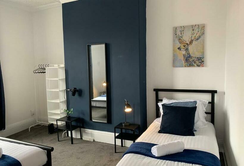 Rawling   Welcoming 3 Bed Apartment With Free Wifi And Free Parking