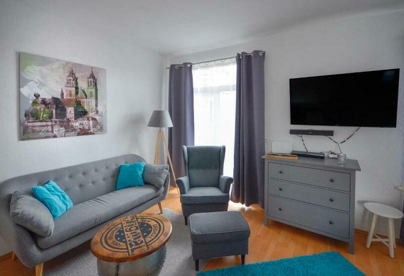 Sweethome Ruhig Große Küche, Balkon, Stellplatz, Wifi