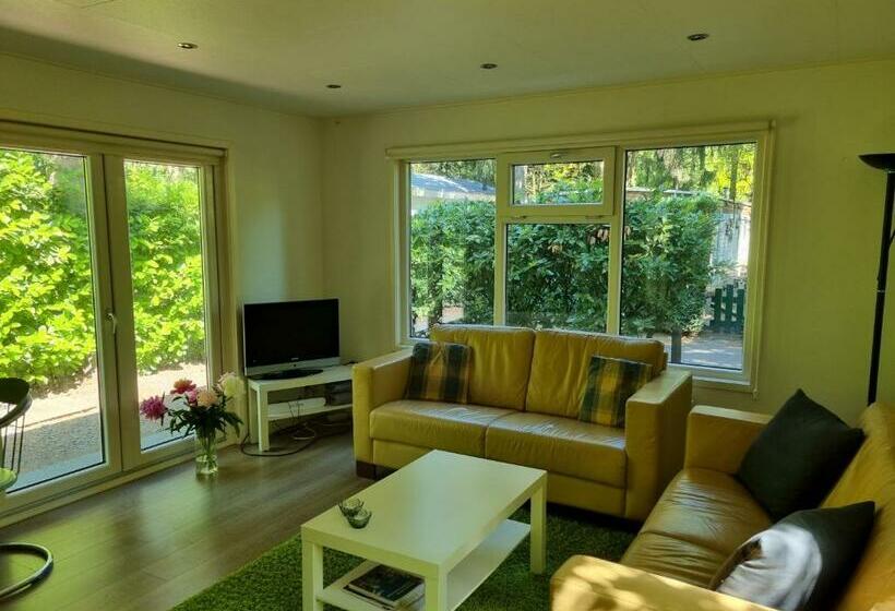 Ruim En Fris Chalet Aan De Bosrand