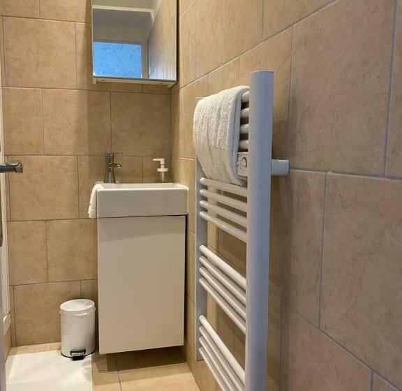 Studio équipé Climatisé Avec Balcon Au Mourillon à 20m De La Plage