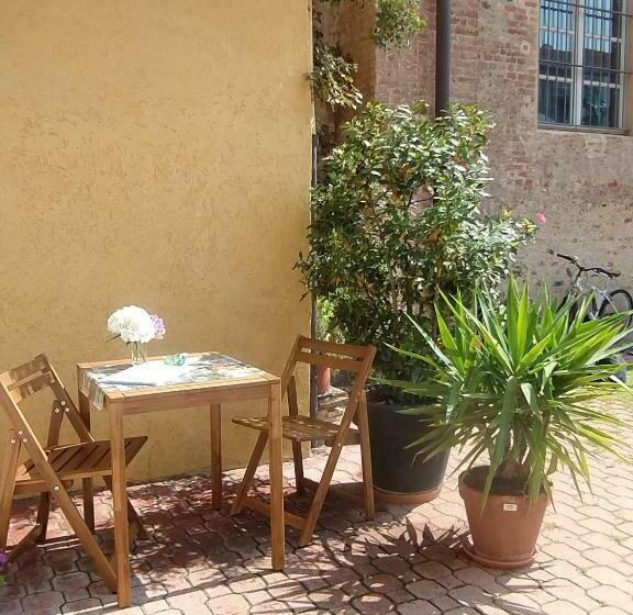 The Royal House   Un Passo Dalla Reggia /en Es It