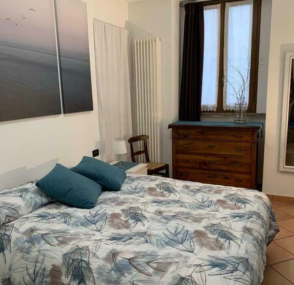 The Royal House   Un Passo Dalla Reggia /en Es It