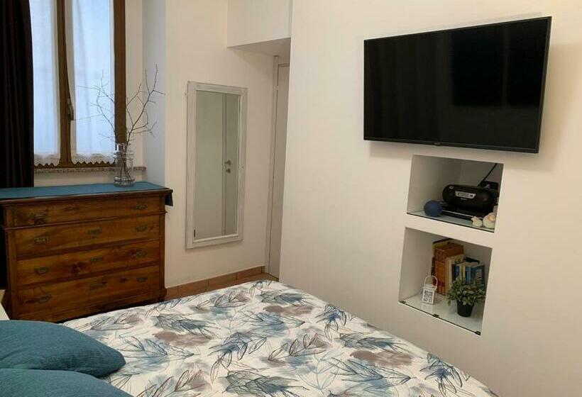 The Royal House   Un Passo Dalla Reggia /en Es It