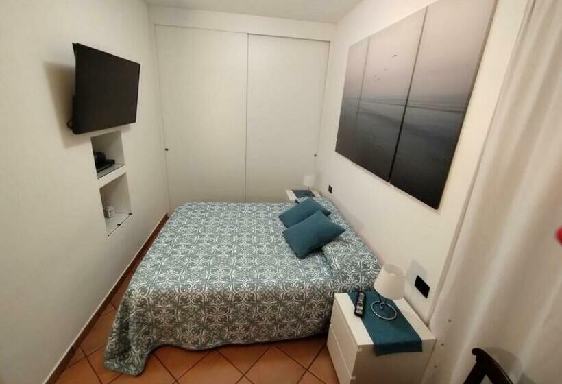 The Royal House   Un Passo Dalla Reggia /en Es It