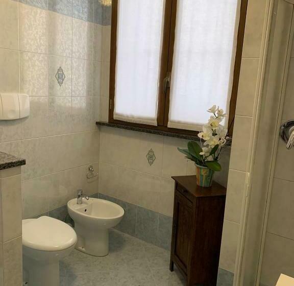 The Royal House   Un Passo Dalla Reggia /en Es It