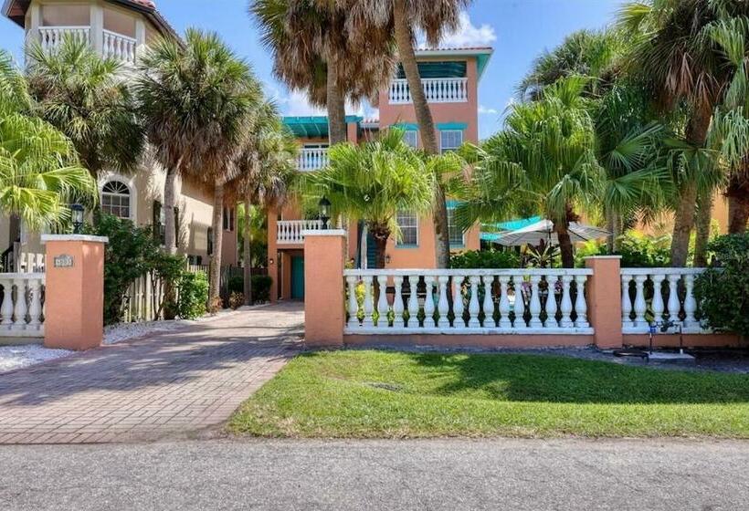 Tropical Luxury Pool Home By The Beach With Roof Top Lounge Centrally Located On Anna Maria Island
