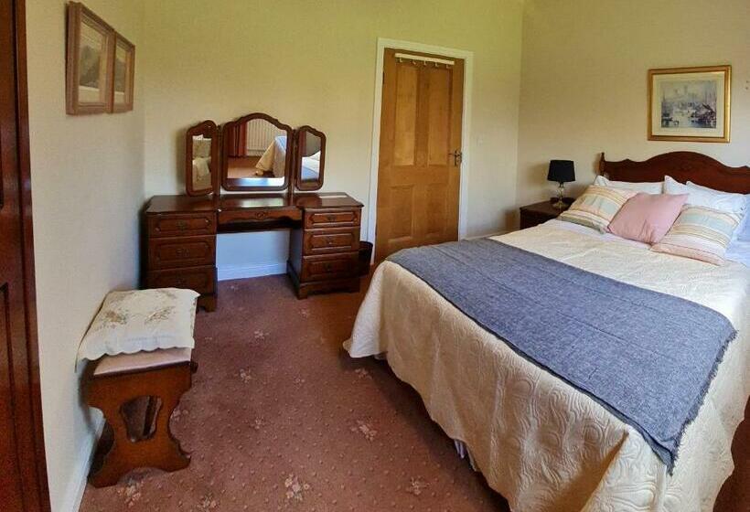 Yellow Heights Country House